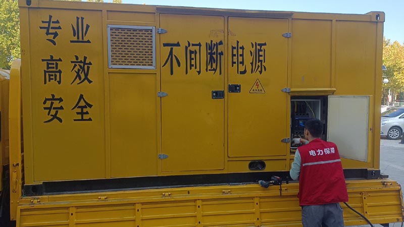 镇远柴油发电机组和UPS电源配合使用时，如何避免切换过程中的电力中断？